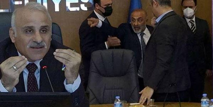 Öfke kontrolü toplantısında kavga!