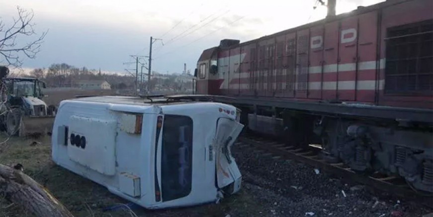 Babaeski’de hemzemin geçit faciası; 27 yaralı