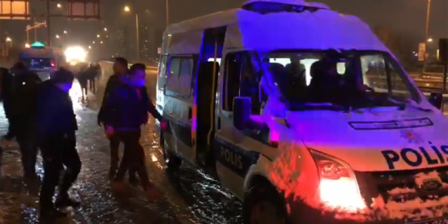 Kartal’da yolda kalanların imdadına Kaymakam yetişti