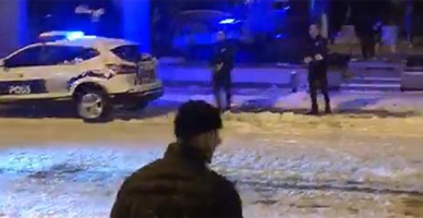 Kavga ihbarına giden polise kartopu sürprizi