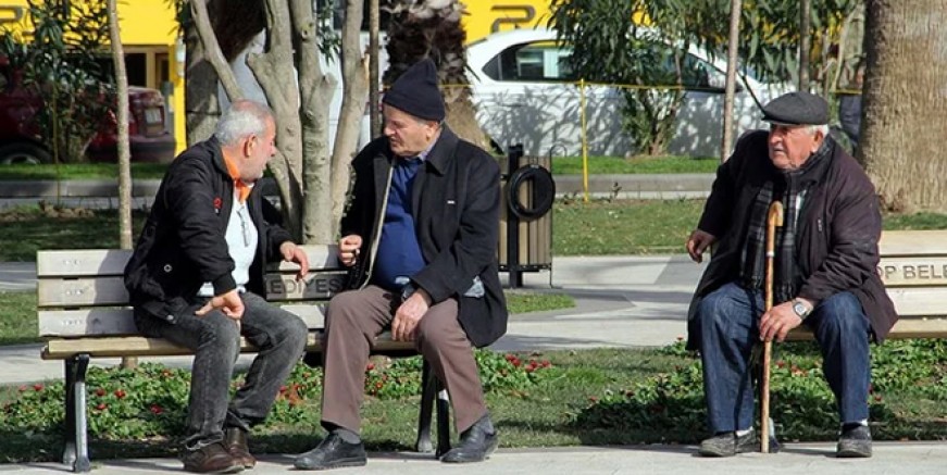 Emeklilerin gözü bayram ikramiyesi kararında