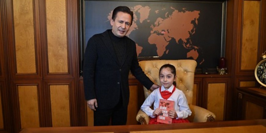 Şadi Yazıcı koltuğunu Hüma Ertav’a devretti