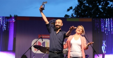 Kartal’da üniversiteli tiyatrocular ödüllendirildi