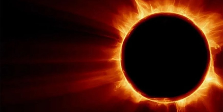 Güneş’te koca delik açıldı