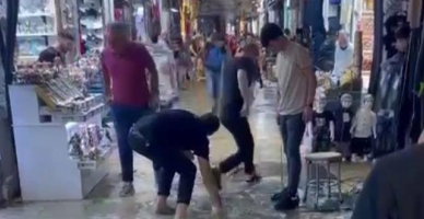 İstanbul’da Kapalıçarşı’yı sel bastı