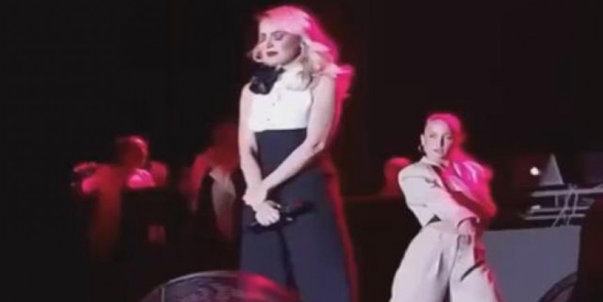 Hadise gözyaşlarına hakim olamadı