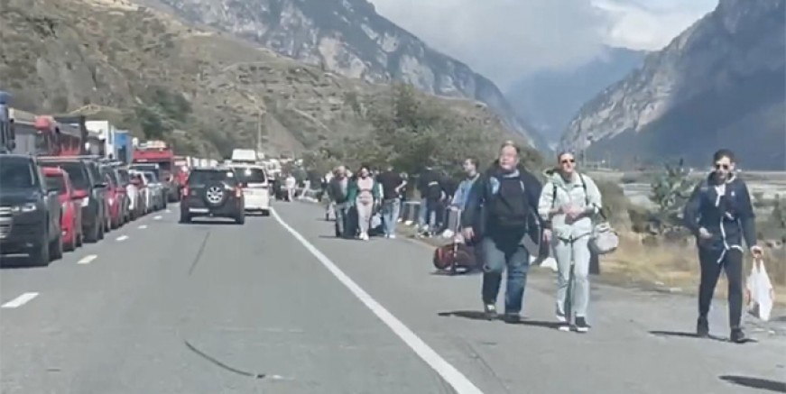 Savaşmak istemeyen binlerce Rus kaçıyor!