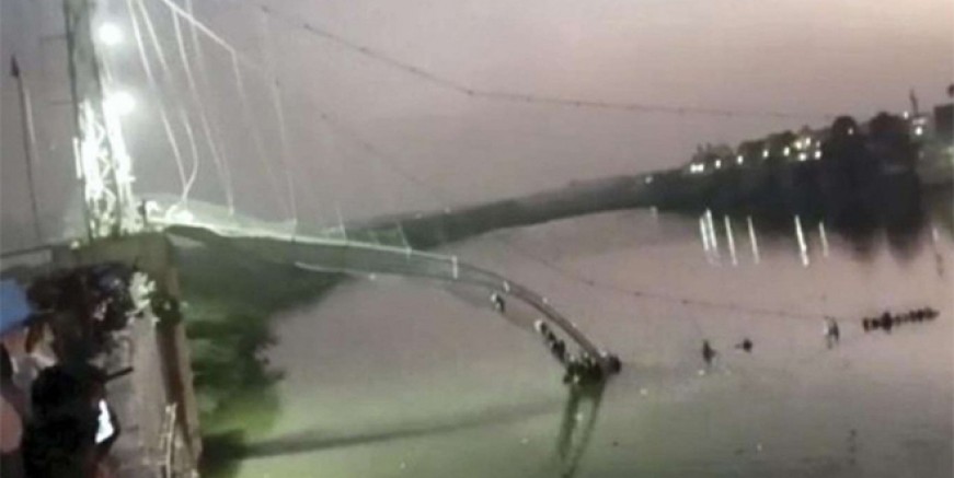 Hindistan’da asma köprü faciası; 141 ölü