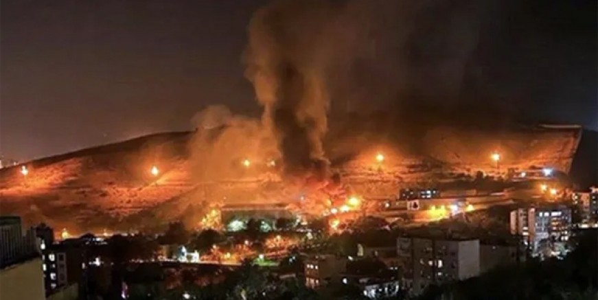 İran alev alev yanıyor; Hapishanede çatışma!