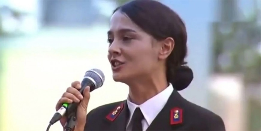 Kadın Astsubayın türküsü büyüledi