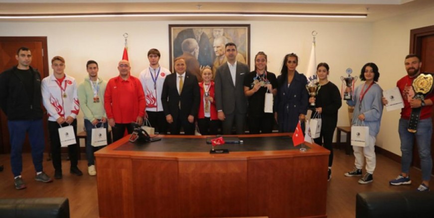 Şampiyonlar Gökhan Yüksel’i ziyaret etti