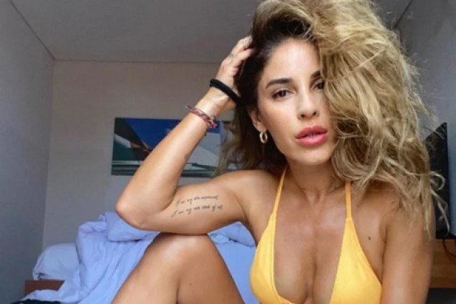 Irmak Ünal’dan sarı bikinisiyle bomba pozlar