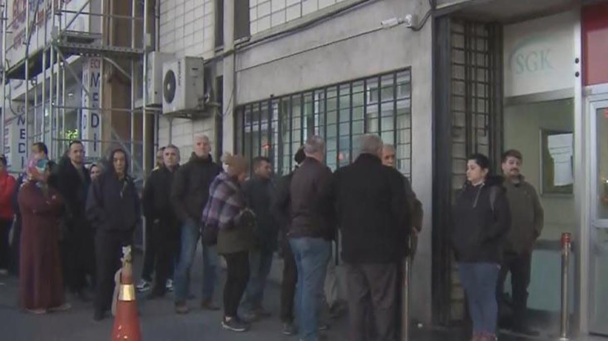 EYT sonrası ilk gün SGK önünde uzun kuyruklar!