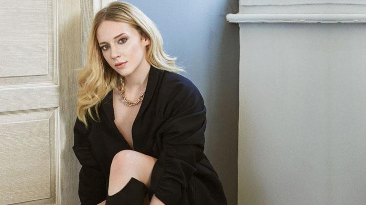 Hayal Köseoğlu iç çamaşırlı pozlarını paylaştı