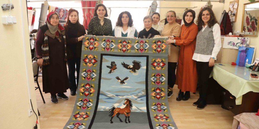 Kartal Belediyesi’nin Halı ve Kilim Kursiyerleri Sertifikalarını Aldı