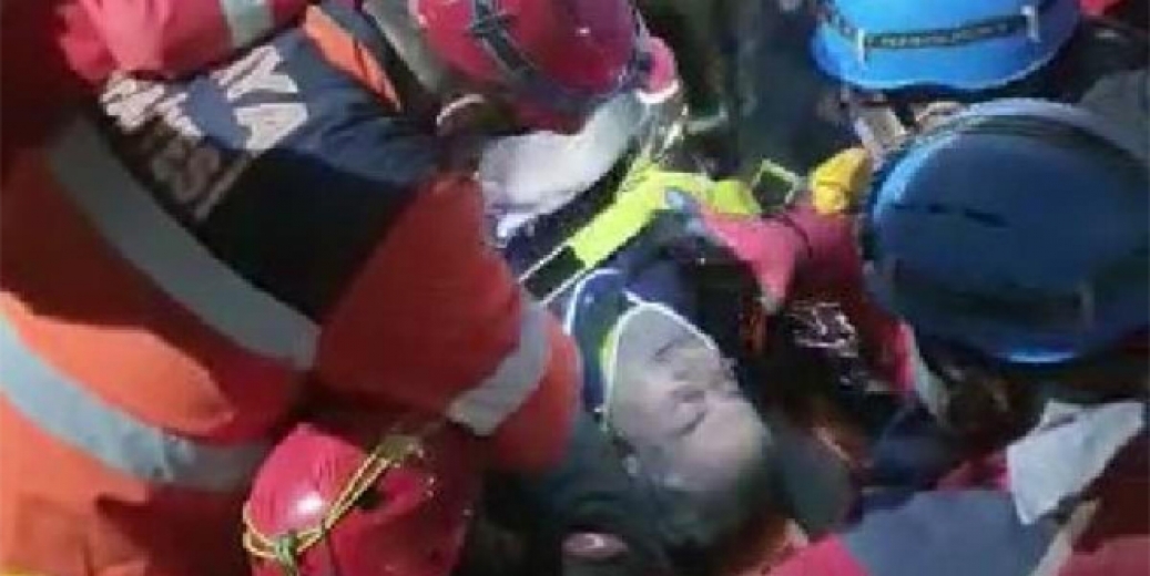 Depremden 185 saat sonra sağ çıkarıldı