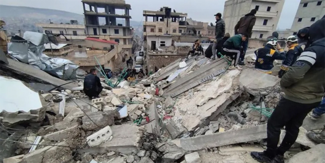 İsrail ekibi 5’inci günde 10 yaşındaki çocuğu sağ çıkardı