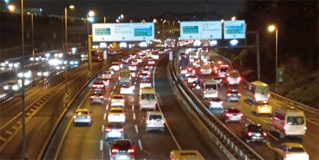 Okulların açılmasıyla İstanbul’da trafik kilit!