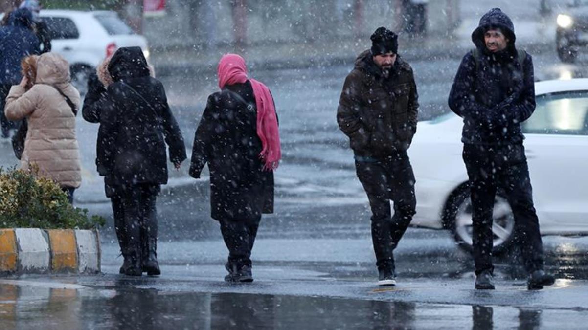 İstanbul’da beklenen kar yağışı başladı