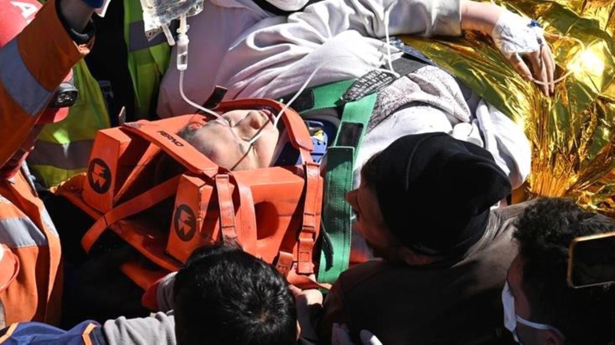 Aleyna, depremin 11. gününde enkazdan sağ çıkarıldı