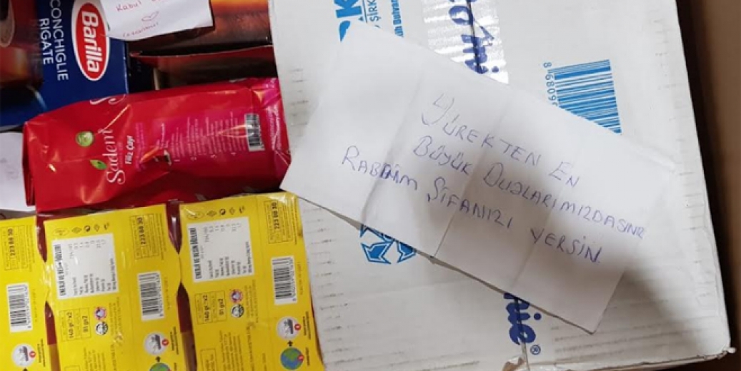 Yardım Kolilerinden Çıkan Notlar Duygulandırdı