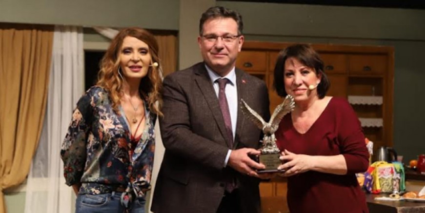 Kartal Belediyesi’nden Oya Başar’a büyük onur