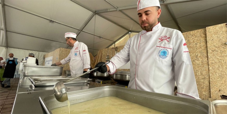Tuzla Belediyesi Hatay’da iftar sofrası kuruyor