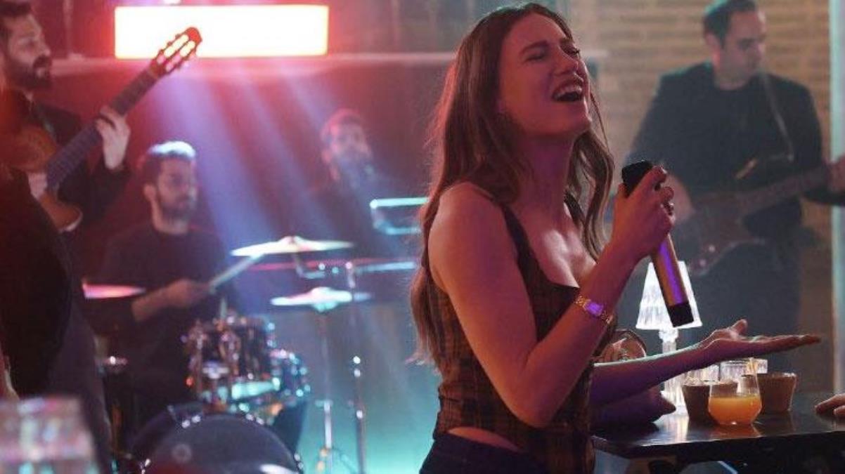 Serenay Sarıkaya sesiyle hayran bıraktı