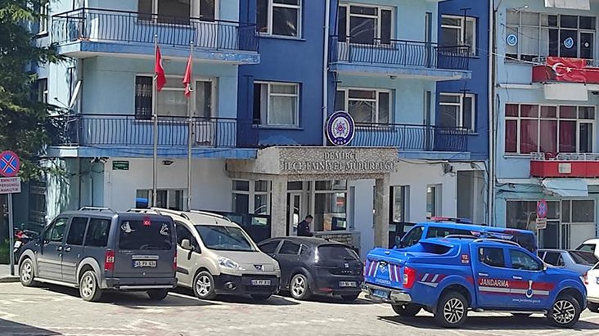 Manisa’da polis lojmanında sır ölüm!