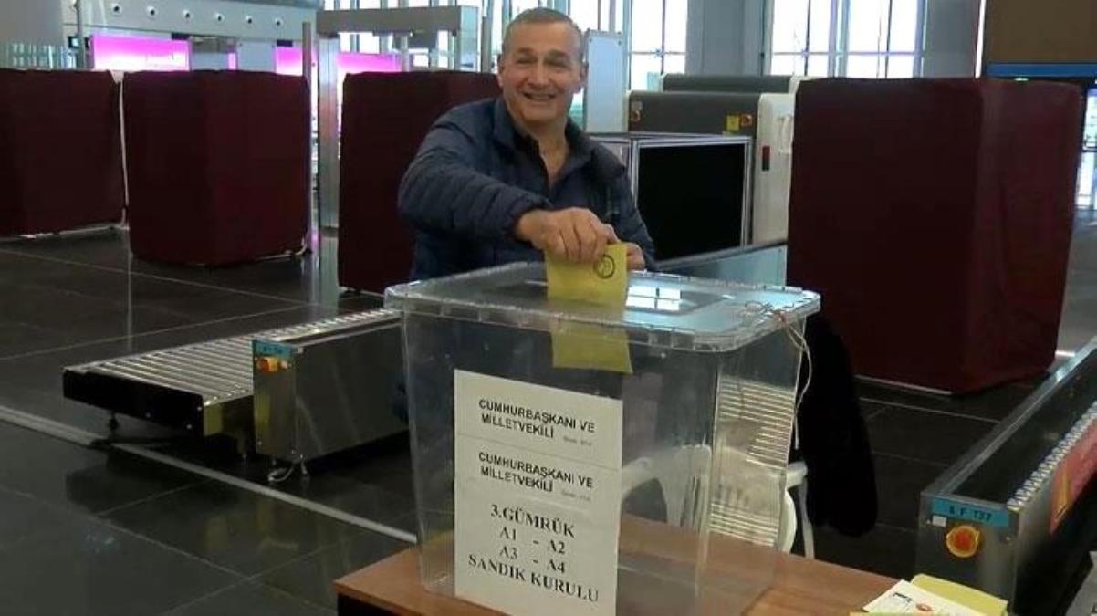 Yurt dışındaki Türklerin oy verme işlemleri başladı