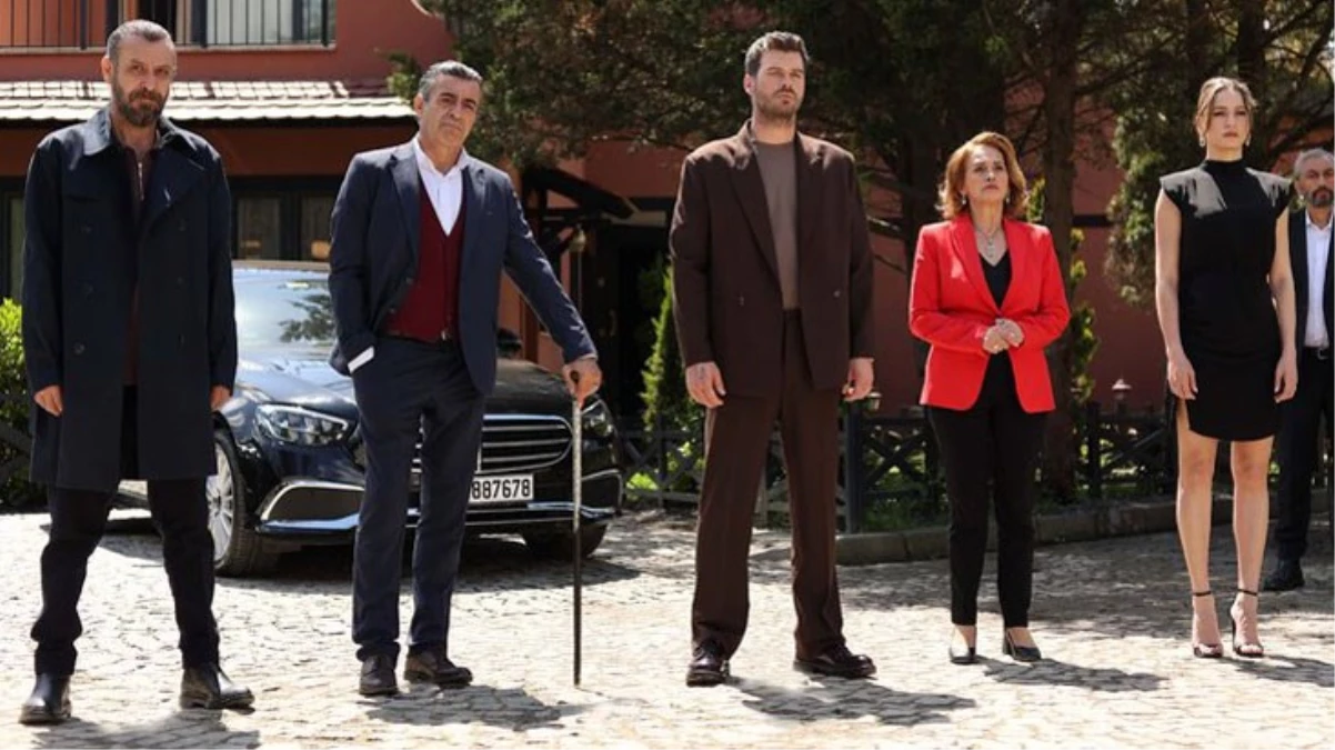 Başrol olduğu Aile’nin sezon finali yemeğine katılmayan Nejat İşler, çelenk gönderdi