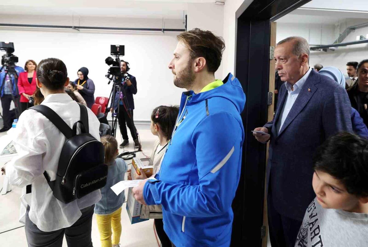 Cumhurbaşkanı Erdoğan’ı arkasında gören seçmen şaşırdı