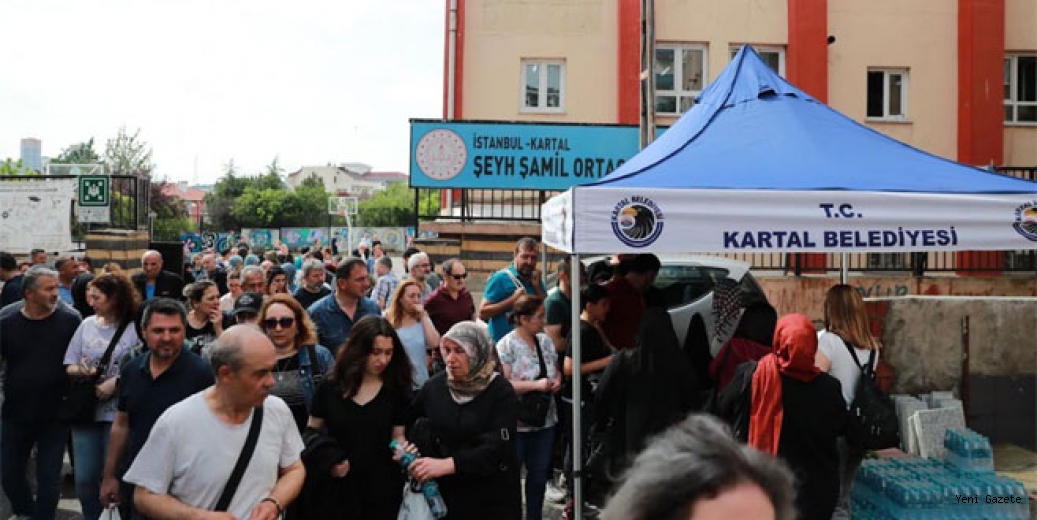 Kartal Belediyesi üniversite adaylarının yanında