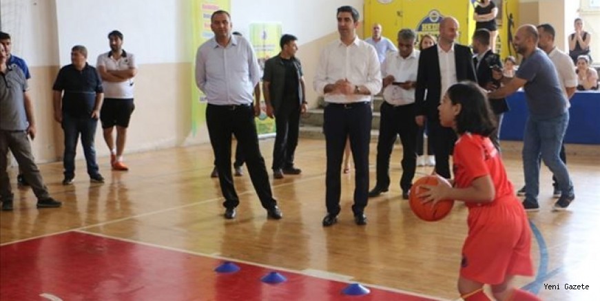Kartallı çocuklara 11 farklı branşta spor eğitimi