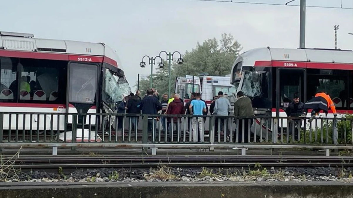 Son Dakika! Samsun’da iki tramvay kafa kafaya çarpıştı: 1’i ağır 14 yaralı var