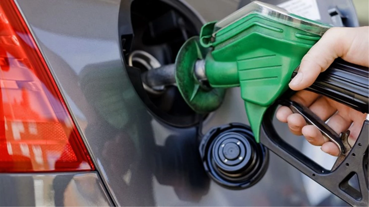 Benzine 2 lira 11 kuruş zam geldi