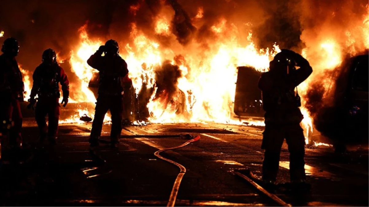 Son Dakika: Fransa’daki protestolarda bir kişi hayatını kaybetti, gözaltı sayısı bine çıktı