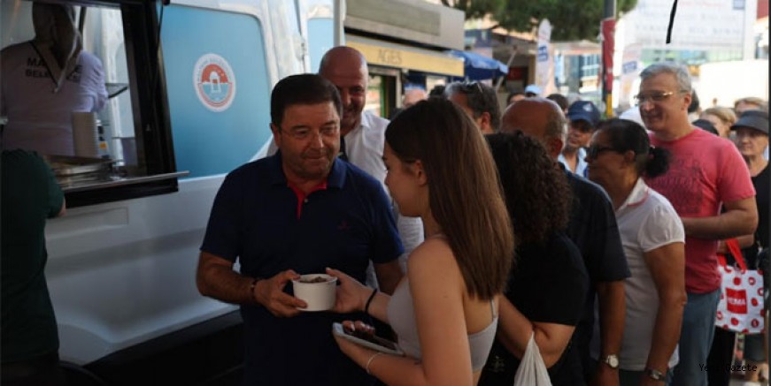 Maltepe’nin yedi noktasında aşure dağıtıldı