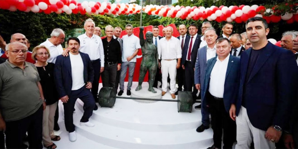 Naim Süleymanoğlu Kartal’da ölümsüzleşti