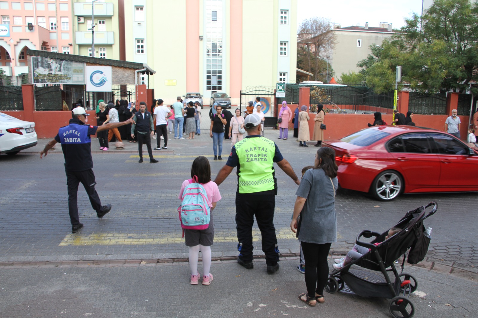 Kartal Belediyesi zabıta ekiplerinden 27 okulda trafik uygulaması