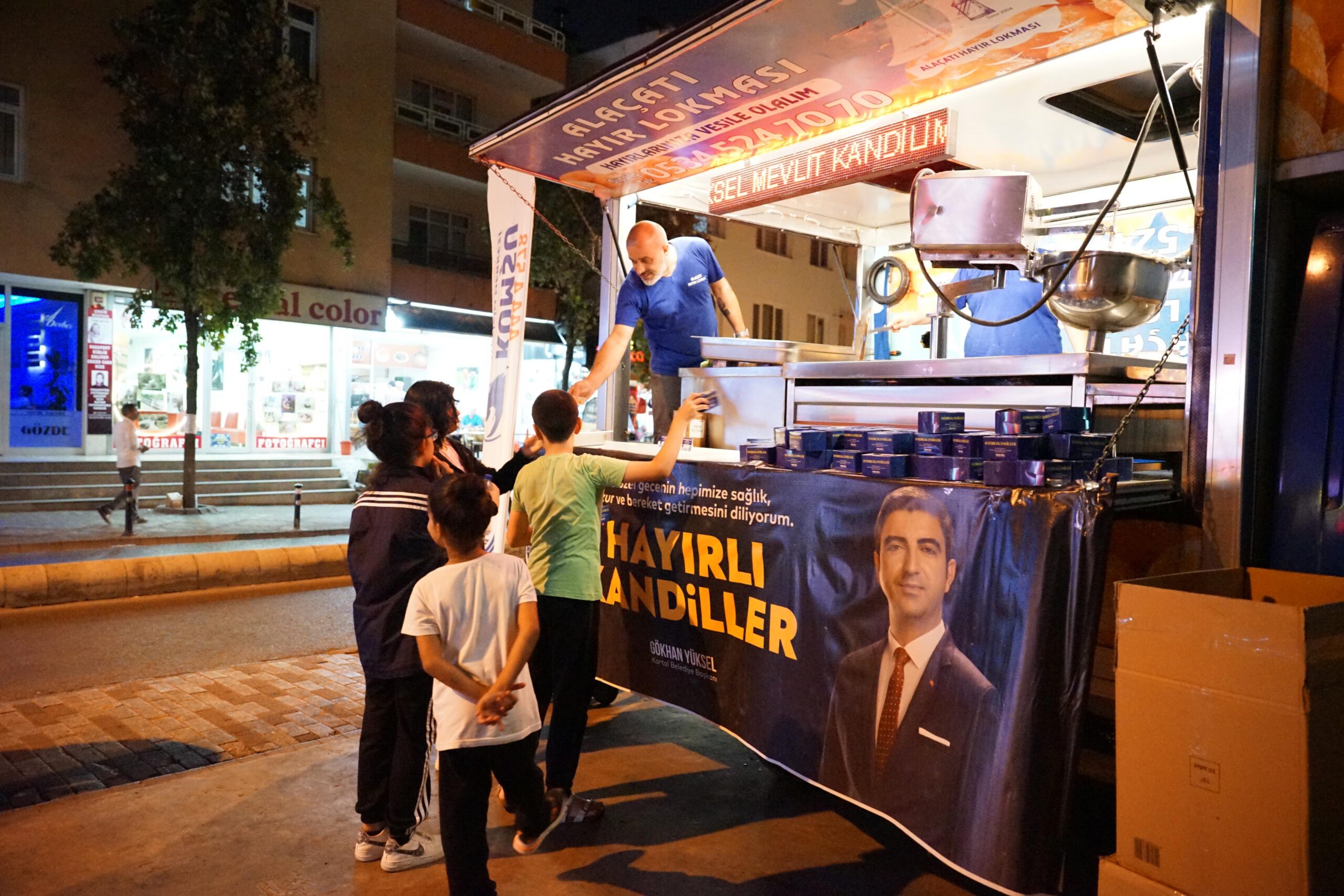 Kartal Belediyesi’nden Mevlid Kandili’nde Vatandaşlara Hayır Lokması İkramı
