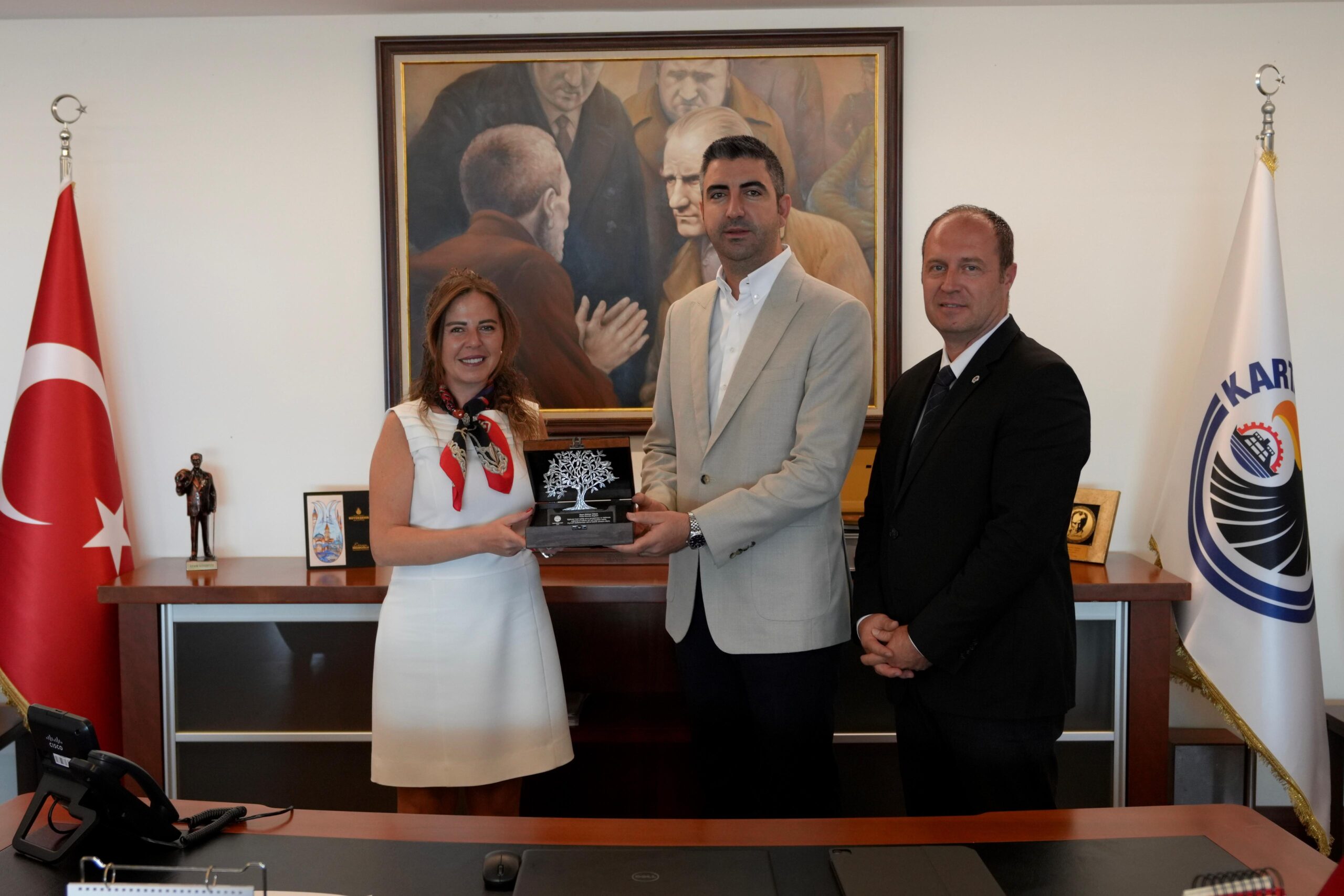 Türk Eğitim Vakfı’ndan Gökhan Yüksel’e plaket