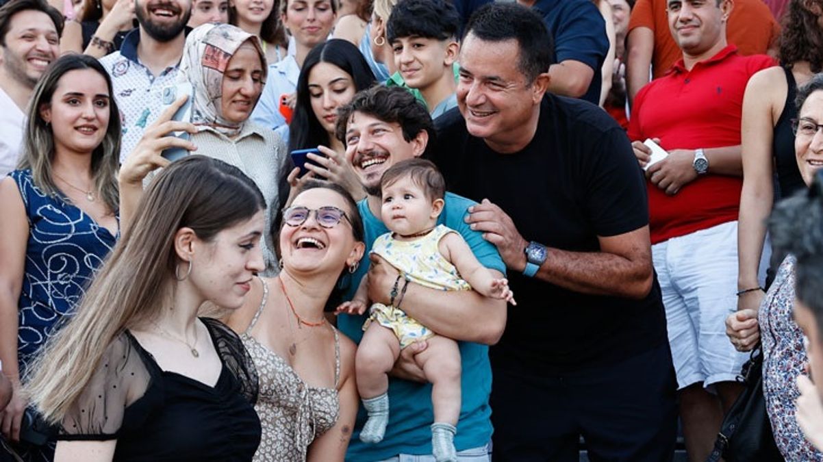 Acun Ilıcalı 1100 çalışanını tatile götürdü!