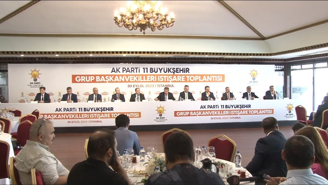 AK Parti'de 11 grup başkanvekili İstanbul'a çıkarma yaptı! Ortak açıklamada CHP'li belediyeleri topa tuttular