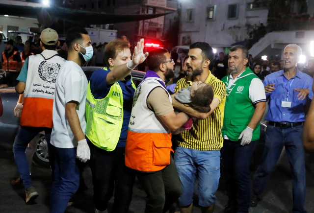 İsrail karanlığa gömülen Gazze'yi aralıksız vuruyor! Can kaybı arttı, görüntüler korkunç