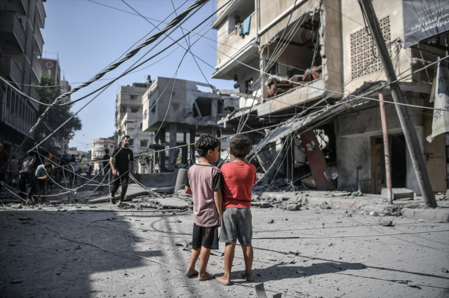 İsrail karanlığa gömülen Gazze'yi aralıksız vuruyor! Can kaybı arttı, görüntüler korkunç