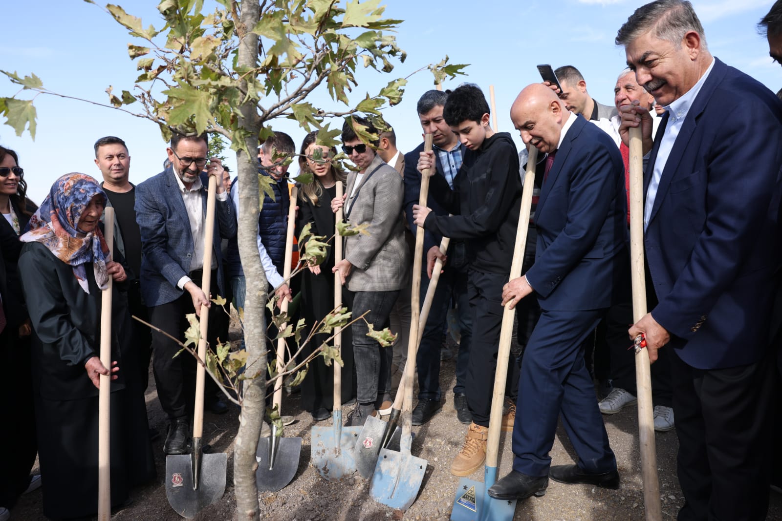 100. yıl imza ormanı fidan dikme töreni Keçiören’de gerçekleştirildi
