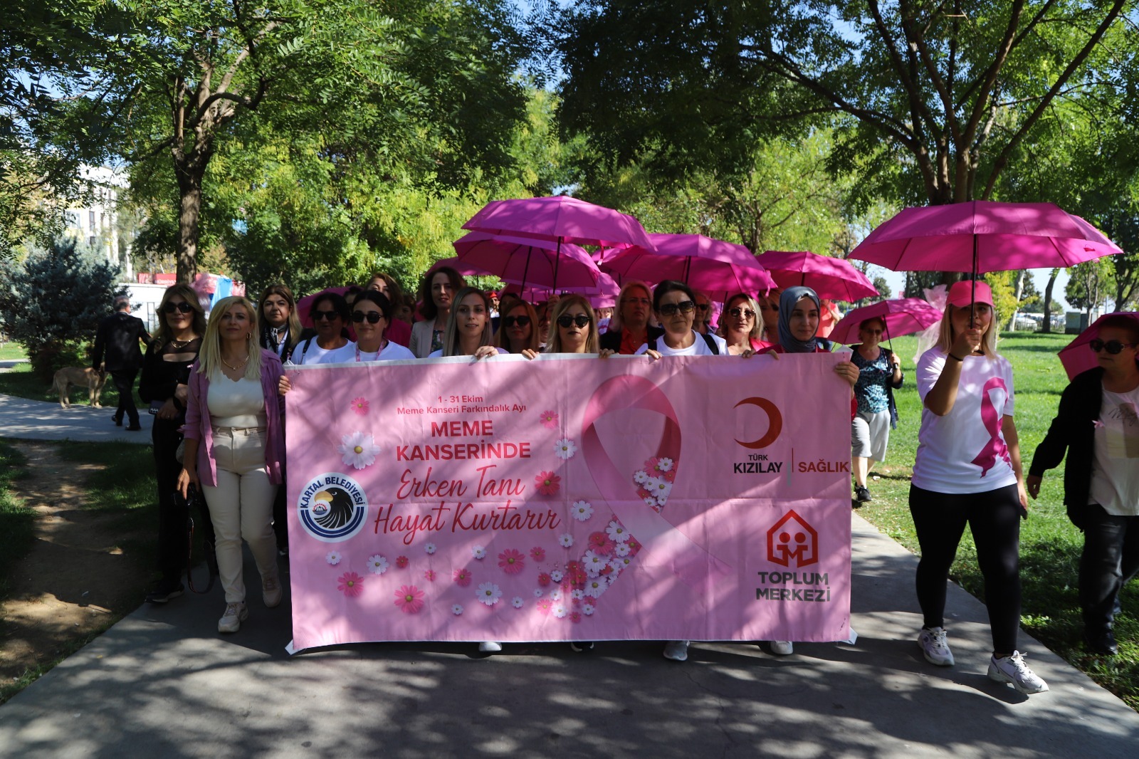 Kartal’da ‘Pembe Patika Yürüyüşü’ ile meme kanserine dikkat çekildi