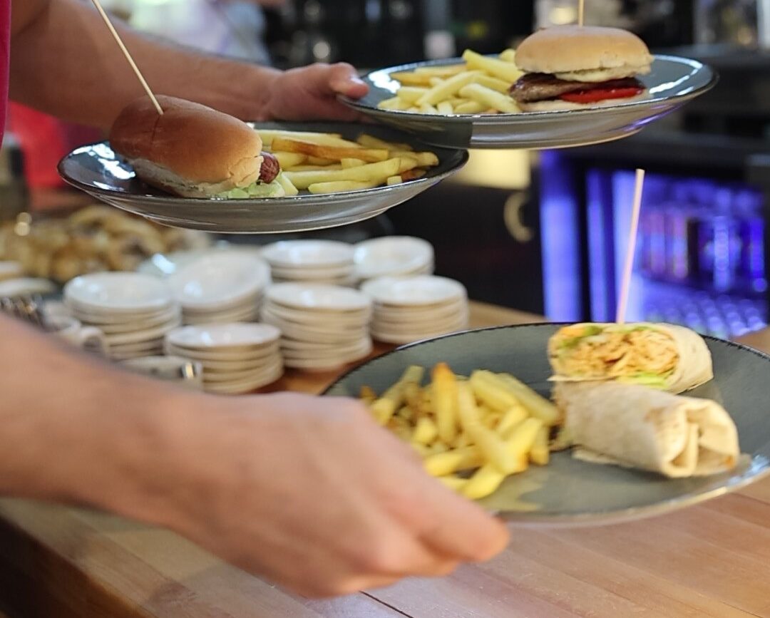 Maltepe Belediyesi’nden gençlere ekonomik menü