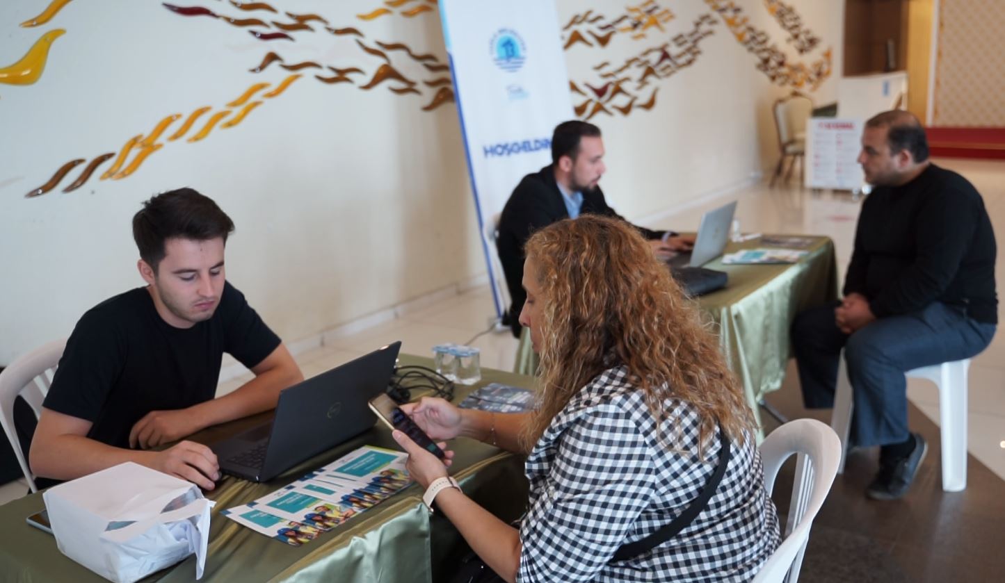 Tuzla Belediyesi’nin organize ettiği toplu iş görüşmesinde 38 kişi Amazon’da işe başladı